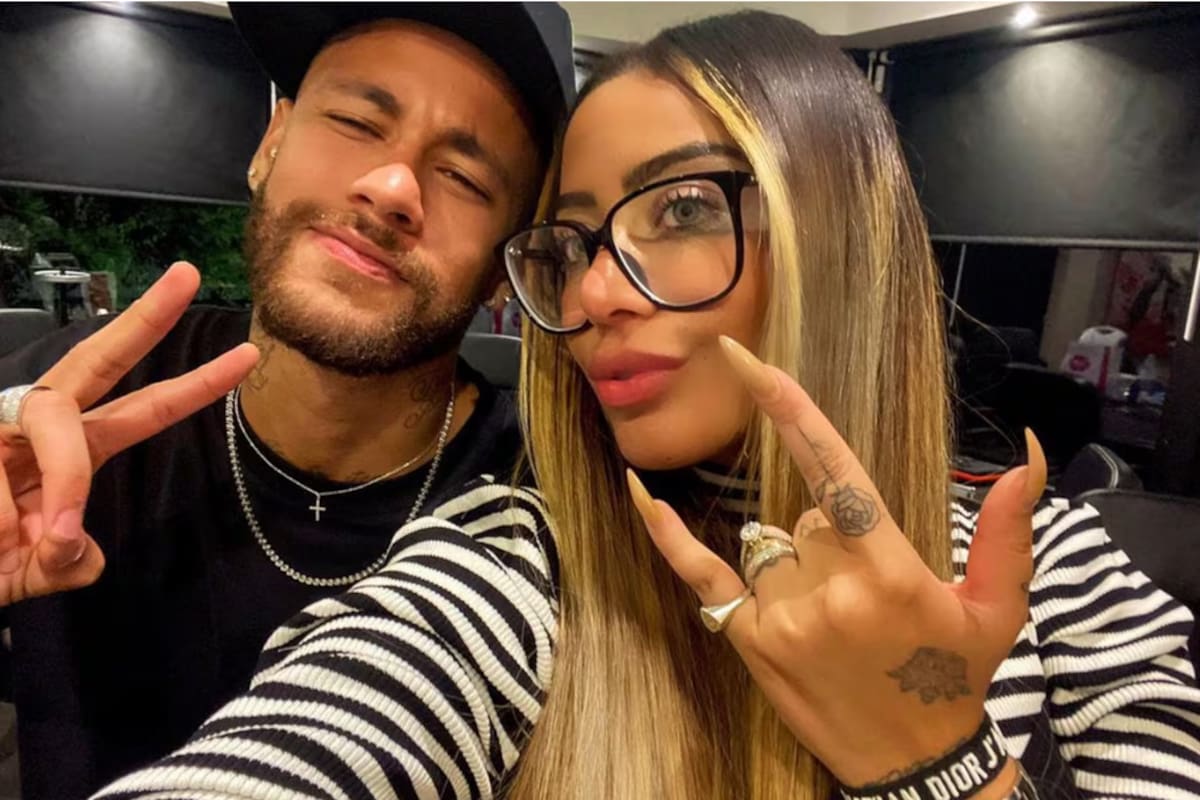 Neymar y su hermana Rafaella, que cumple años el 11 de marzo; desde 2015, cada año en esa fecha o en vísperas, el futbolista se ausenta de un partido... excepto cuando no se podía viajar por la cuarentena.