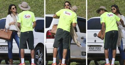 Neymar y su novia, en el predio de entrenamientos en Teresópolis