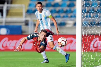 El vuelo de Roffo, muy considerado con la camiseta juvenil de la albiceleste, pero tapado en Boca.