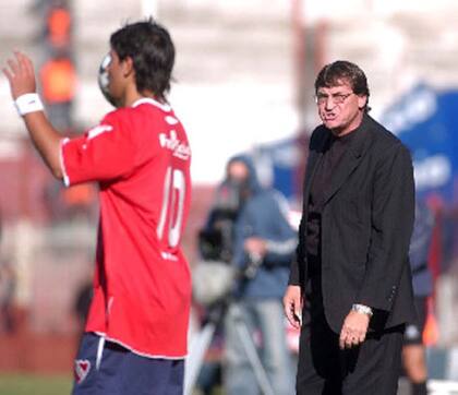 Julio César Falcioni dirigió a Sergio Agüero en Independiente en la temporada 2005-2006