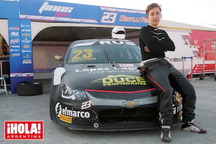 Nicanor corre en el equipo de Tinos Sports a bordo de un Chevrolet Cruze. A los trece, dio sus primeros pasos en los circuitos de karting y este año se animó a dar el salto grande y debutar en el Campeonato Top Race Junior.