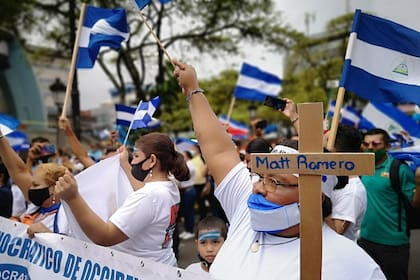 Nicaragüenses protestan en San José de Costa Rica contra las elecciones de Ortega