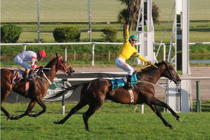 Nicholas dejó atrás a Pure Nelson en el GP Martínez de Hoz (G1); los dos irán a Santiago