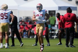 Nick Bosa vuelve a entrenar con los 49ers y confía en jugar el partido inaugural