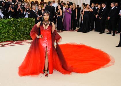 Nicki Minaj de rojo en la alfombra roja de 2018
