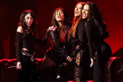 Nicki Nicole, Nathy Peluso, Christina Aguilera y Becky G cantaron "Pa mis muchachas" en vivo (Photo by KEVIN WINTER / GETTY IMAGES NORTH AMERICA / Getty Images via AFP)