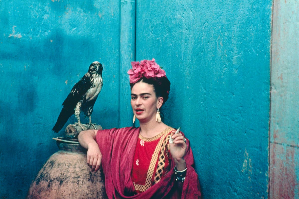 Nickolas Muray, Frida con su águila, Coyoacán, 1939