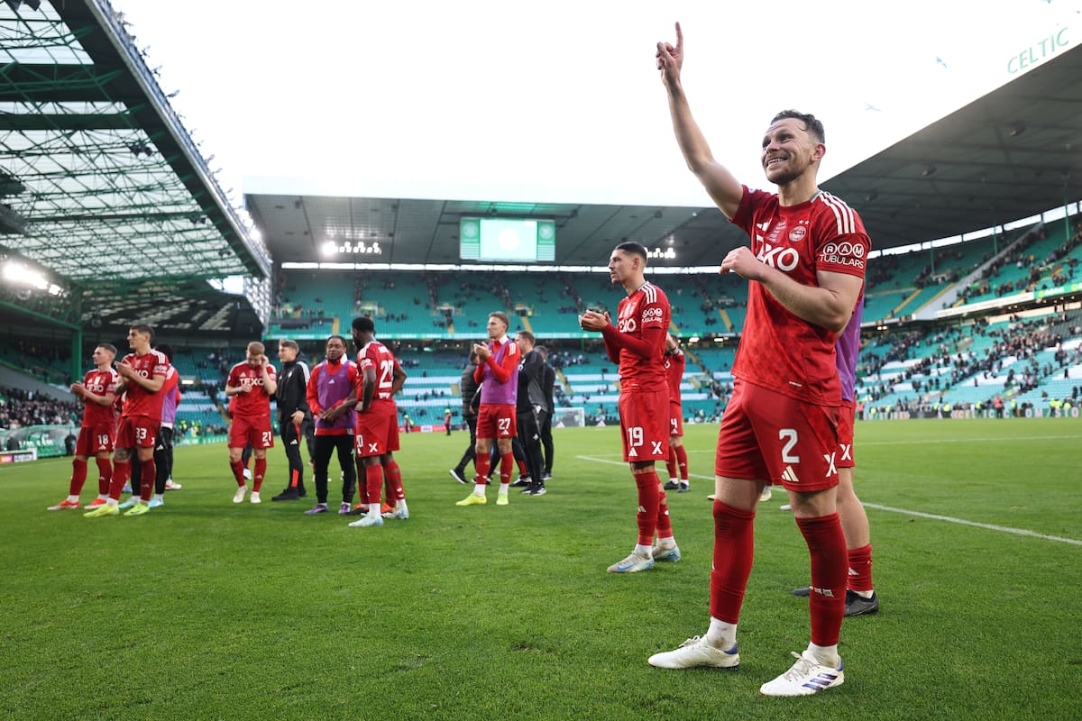 Nicky Devlin, de Aberdeen, en el Celtic Park, en Glasgow; el club escocés quiere recuperar la gloria (Photo by Ross MacDonald/SNS Group via Getty Images)
