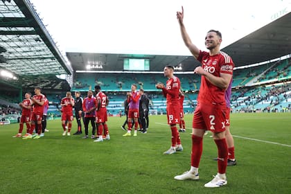 Nicky Devlin, de Aberdeen, en el Celtic Park, en Glasgow; el club escocés quiere recuperar la gloria (Photo by Ross MacDonald/SNS Group via Getty Images)