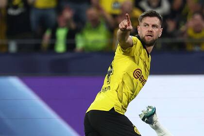 Niclas Fuellkrug, el 9 de Borussia Dortmund, celebra el gol anotado ante PSG por la ida de las semifinales de la Champions League