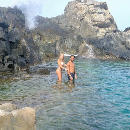 Nico González y Ludmila Isabella en Aruba, Aruba, el extremo sur del mar Caribe, donde se los vio disfrutando de las paradisíacas playas (Foto: Instagram/@ludisabella)