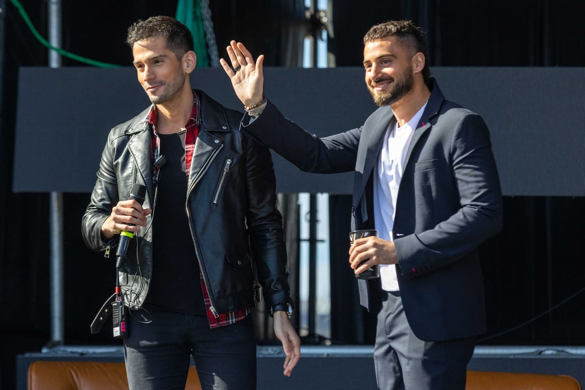 Nico Occhiato saluda al público uruguayo que lo ovacionó en el festival América Rockstars