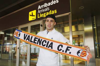 La última experiencia de Nicolás Otamendi en España fue con Valencia, en la temporada 2014/15