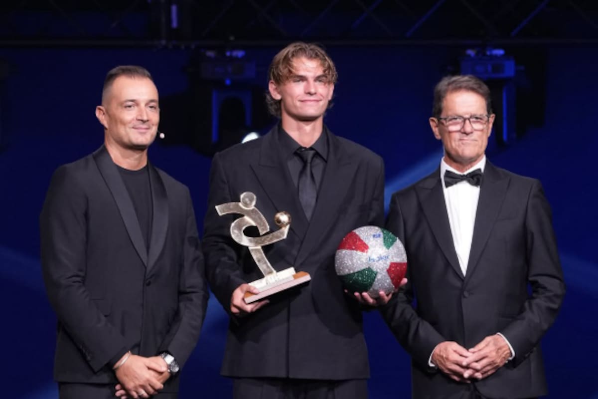 Nico Paz fue elegido como el mejor jugador joven de la Serie A en la última temporada