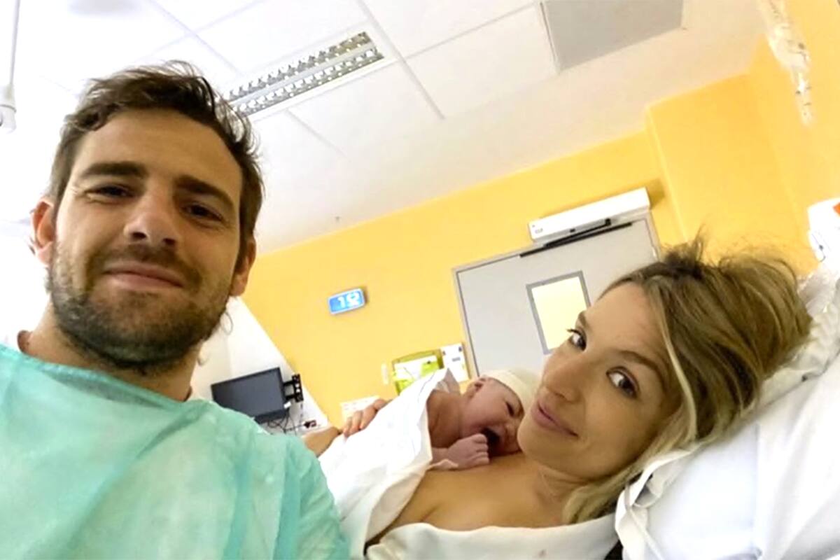 Nico Sánchez, con Juli Arregui y la pequeña Delfina