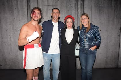 Nico Vázquez, Ángel Di María, Dai Fernández y Jorgelina Cardoso, a pura sonrisa al término de la función