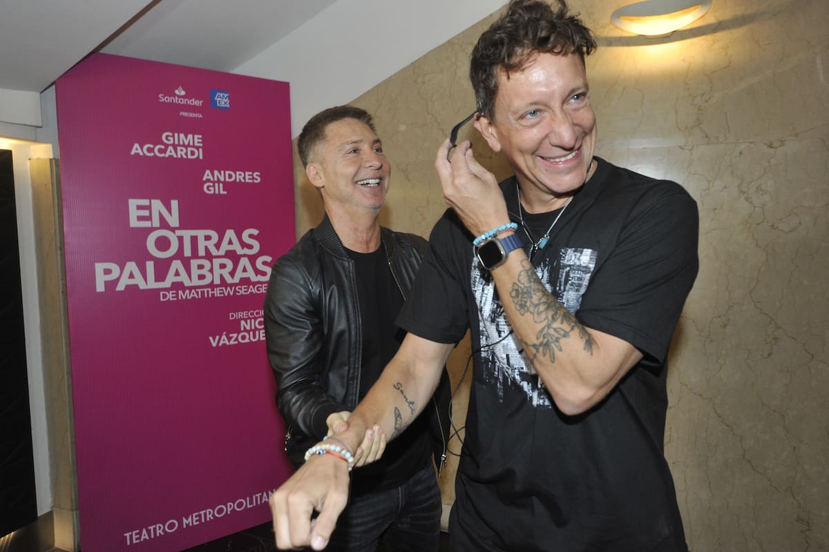 Nico Vázquez recibió todo el apoyo de Adrián Suar en el ansiado estreno que tuvo lugar la noche del 29 de marzo