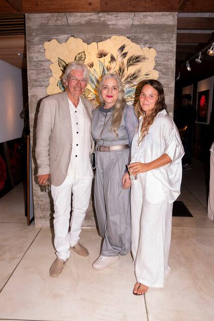 Nicola Costantino junto a Roberto y Julieta Riverti