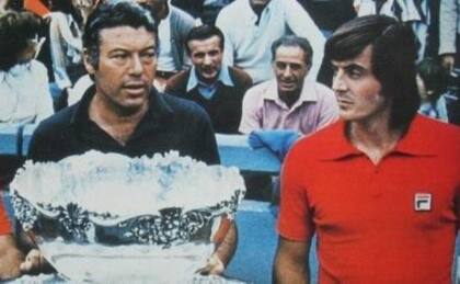 Nicola Pietrangeli y Adriano Panatta, cuando Italia ganó la Copa Davis por primera vez, en 1976, en Chile