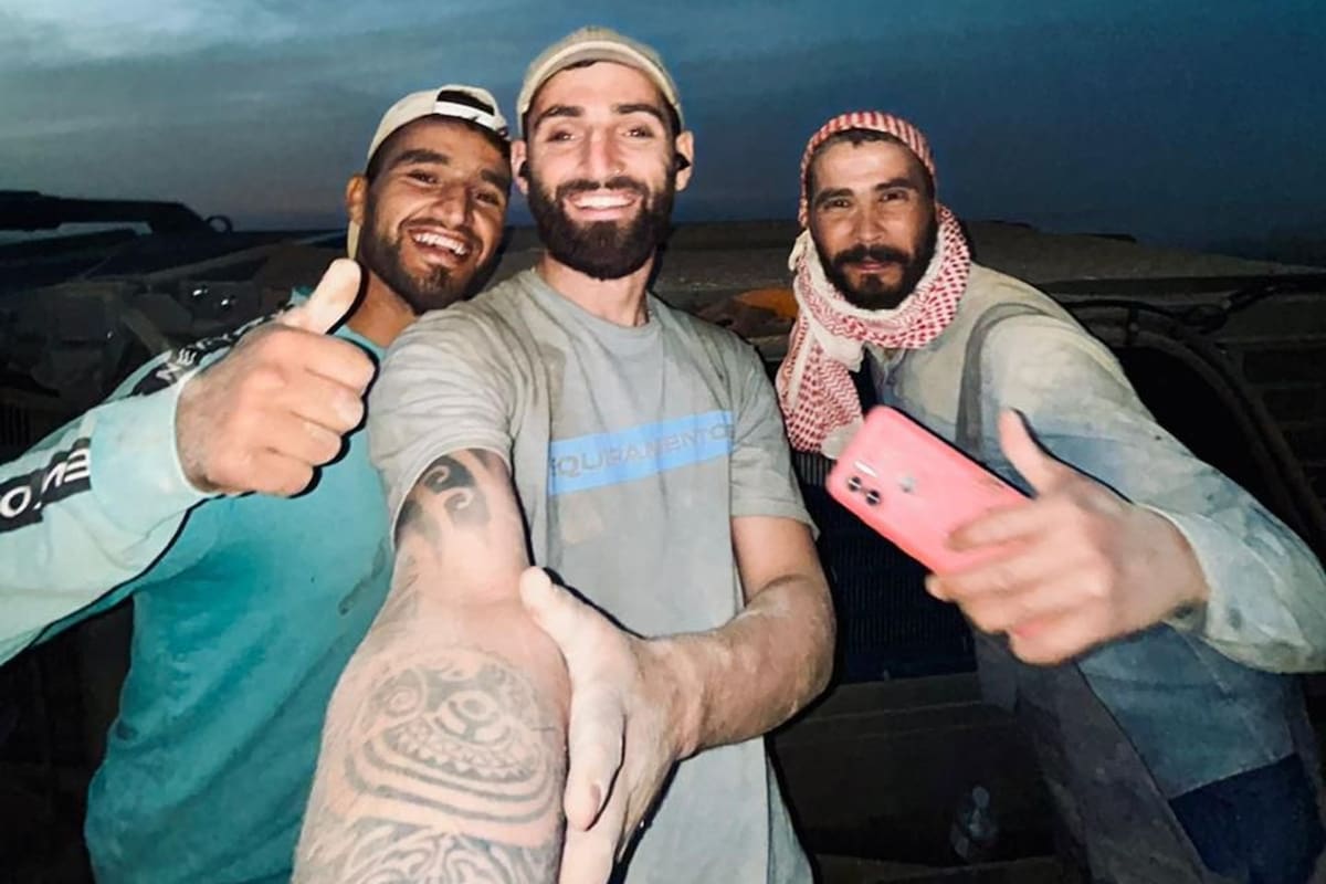 Nicolás Barrio trabaja con argelinos del corazón del Sáhara