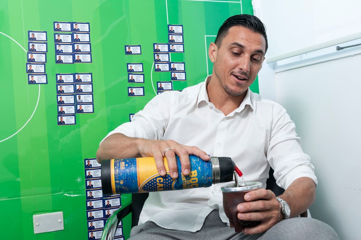 Nicolás Burdisso en la intimidad de su oficina, en Casa Amarilla: "El principal déficit del equipo ha sido el juego", acepta