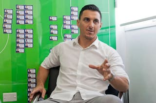 Burdisso ofreció no continuar y ahora la decisión queda en Ameal y Riquelme