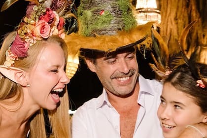 Nicolás Cabré y Rocío Pardo celebraron su boda de cuento de hadas
Fotos: @mauriciogaray_