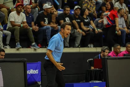 Nicolás Casalánguida dirigió a la selección argentina ante Venezuela por la ausencia de Pablo Prigioni