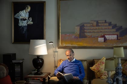 Nicolás Catena Zapata, en el living de su casa en Buenos Aires