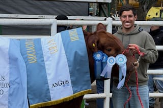 Nicolás Cavigliasso, campeón del Dakar, logró el Gran Campeón Macho Angus: “Tengo dos pasiones”