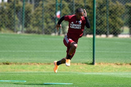La dinámica es una de las virtudes de Nicolás De La Cruz, mediocampista de 24 años que intentará reponerse por completo en el pie izquierdo para ser la pieza fundamental que era en el River de Gallardo.