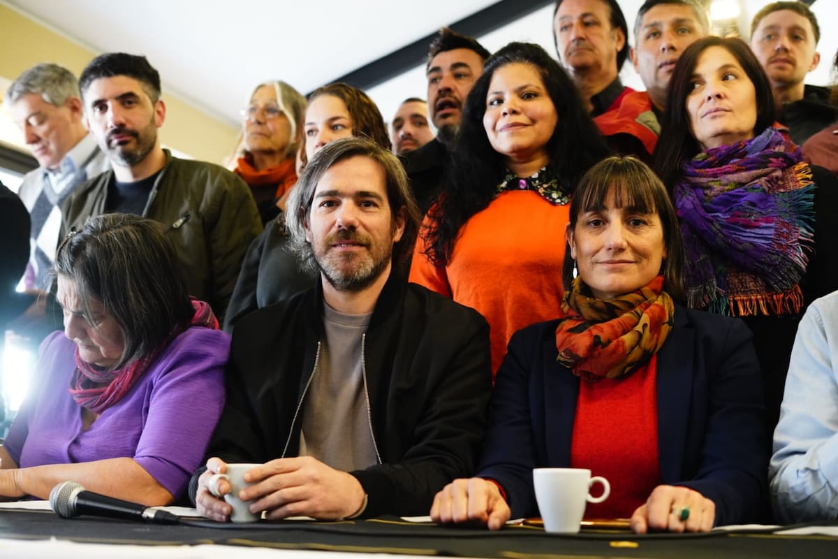 Nicolás del Caño y Romina del Plá, los candidatos de la izquierda en la Provincia.