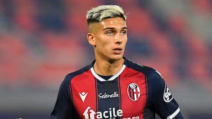 Nicolás Domínguez, jugador del Bologna, es uno de los jugadores que sigue de cerca Lionel Scaloni para la lista definitiva de cara al Mundial
