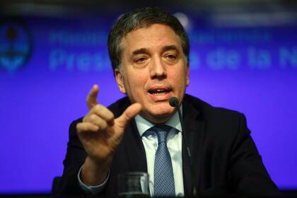 Nicolás Dujovne da una conferencia de prensa para explicar el nuevo esquema del gabinete económico