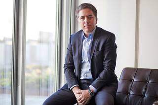 El jefe de Hacienda jugó de pívot y lanzó un mensaje de austeridad