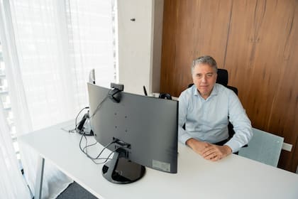 Nicolás Dujovne: "Una tasa más alta pero no tan tóxica como la de 2025, bandas creíbles y el apoyo del Tesoro pueden hacer que 2027 no sea un calvario cambiario"