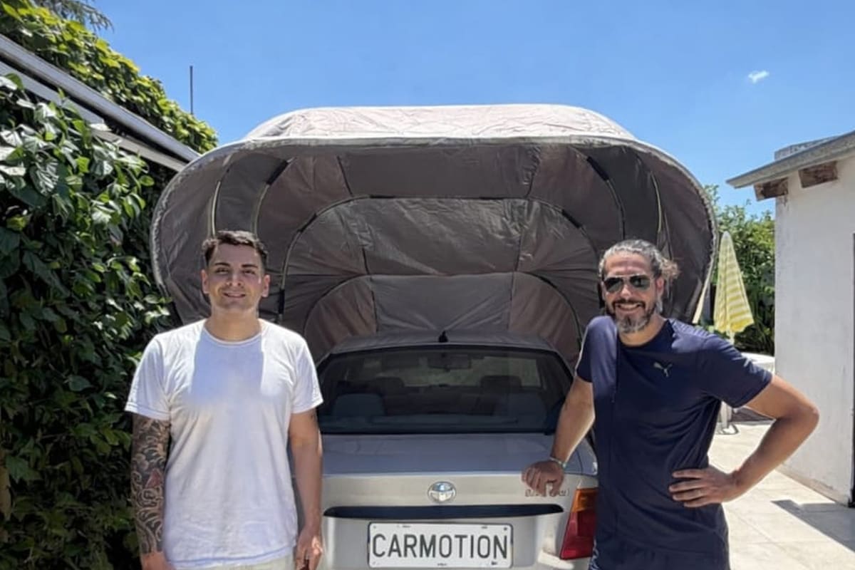 Nicolás Emanuel De Filpo junto a su socio Lisandro Cots, creadores de Carmotion