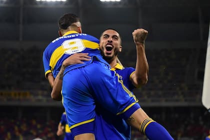 Nicolás Figal asistió a Darío Benedetto en el primer gol ante Patronato por la Supercopa Argentina