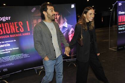 Nicolás Francella presentó en sociedad a su nueva pareja el mes pasado en el estreno de Desde el jardín, la obra que protagoniza su papá. Anoche volvieron a mostrarse juntos y en familia