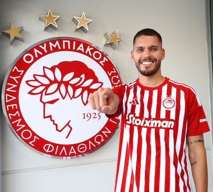 Nicolás Freire, el argentino que es pretendido por Inter Miami, con la camiseta de Olympiacos