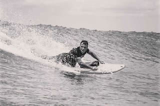 Cayó de un piso 8, quedó parapléjico y se convirtió en surfista de nivel mundial