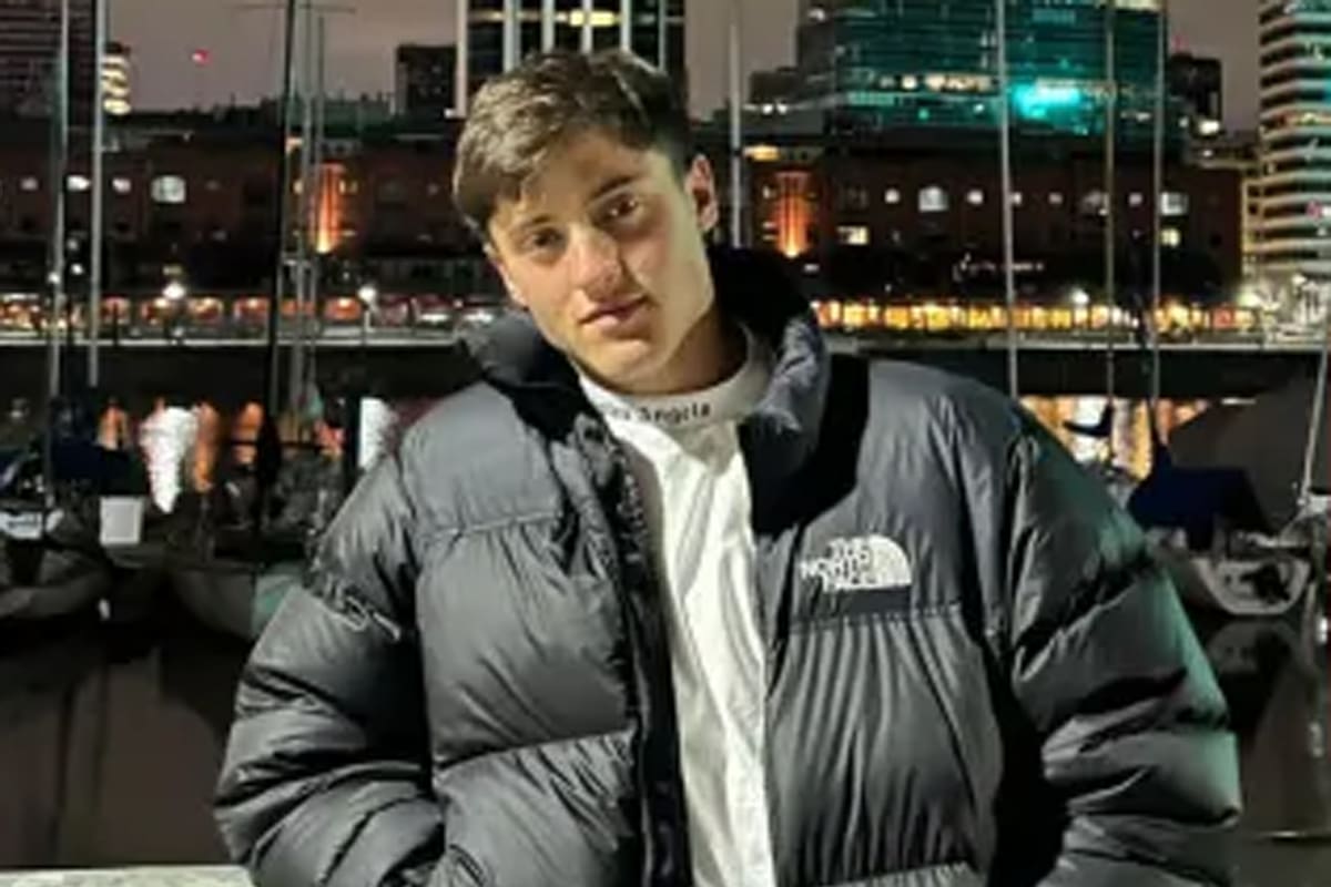 Nicolás García de 19 años, se encontraba en la barra de un boliche hablando con una chica cuando inesperadamente, un joven identificado como Santiago “Chanchi” Martínez, de la misma edad, arremetió contra él por hablar con su exnovia con la que había terminado hace tres meses