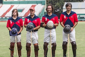 Nicolás Garrós (N° 2), en 2012, cuando fue semifinalista de la Copa República Argentina, junto con xxxx, Ramiro Garrós y Diego Araya