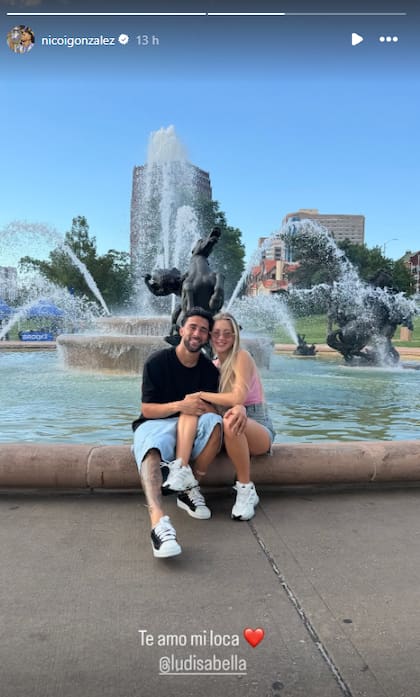 Nicolás González junto a su pareja, Ludmila Isabella