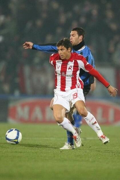 Nicolás Gorobsov con la camiseta de Vicenza, equipo en el que debutó como profesional en el año 2008. En la actualidad se desempeña en Suduva de Lituania