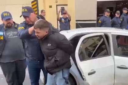 Nicolás Guimil, alias Chaki Chan, el "patrón de la droga" de La Matanza, detenido y trasladado a la Superintendencia de Drogas Peligrosas de la Policía Federal