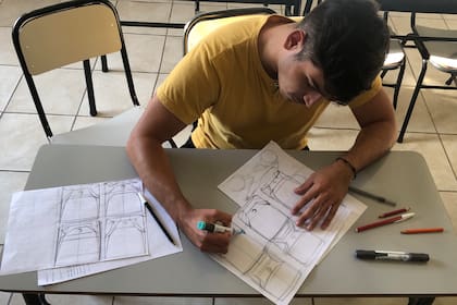 Nicolás Herrera y Tazio Terbizan diseñaron el auto Varanus como trabajo final de la carrera de Diseño Automotriz del Instituto Tecnológico de Motores de Villa Ballester