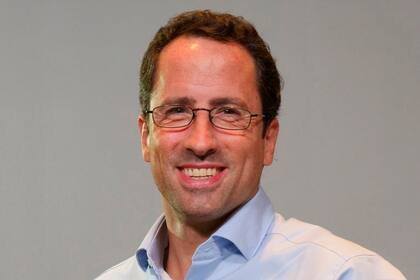 Nicolás José Isola: "Hay una inflación de relatos. Hay demasiados con poca carne y entonces pierden su valor. Por eso lo primero es encontrar una narrativa con carne y vida. Sin eso, solo estamos echando más humo. Y no precisamos más”