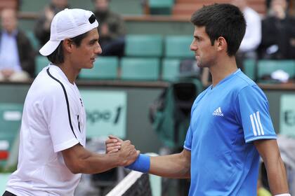 Nicolás Lapentti y Novak Djokovic, rivales en Roland Garros 2009; hoy, pueden ser potenciales aliados en las decisiones de la ATP