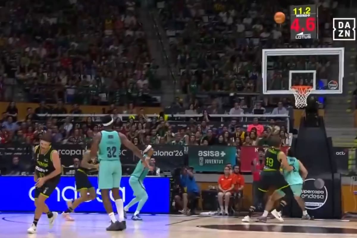 Nicolás Laprovittola y un triple sin mirar que la pelota ingrese; el base fue el MVP de la final de la Supercopa de España